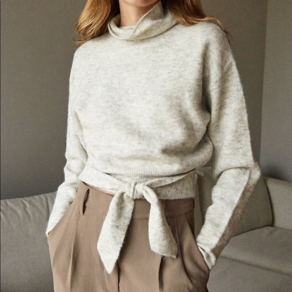 Aritzia Sweaters - Wilfred Lorin Sweater - Grey - Size Medium